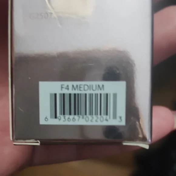 Girlactik 2-in-1 Luminous Tint Foundation - Cream - Picture 6 of 6